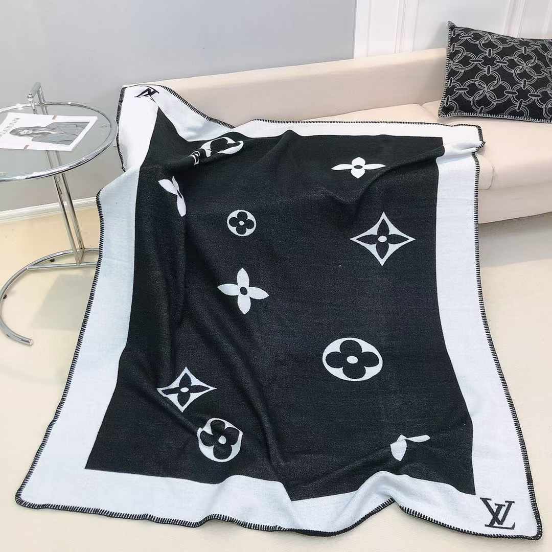 MONOGRAMĂ ÎN CAROURI