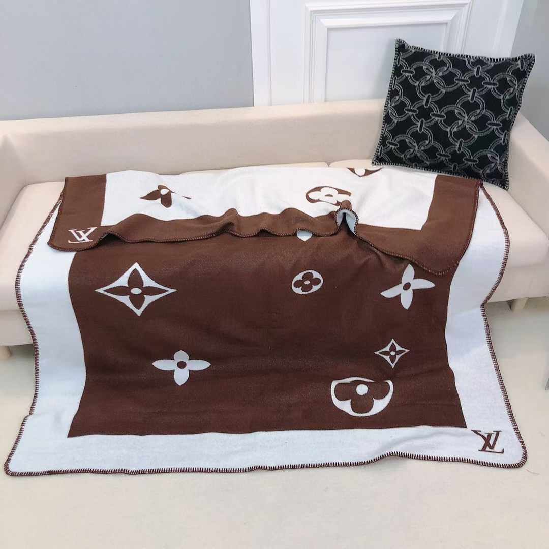 MONOGRAMĂ ÎN CAROURI