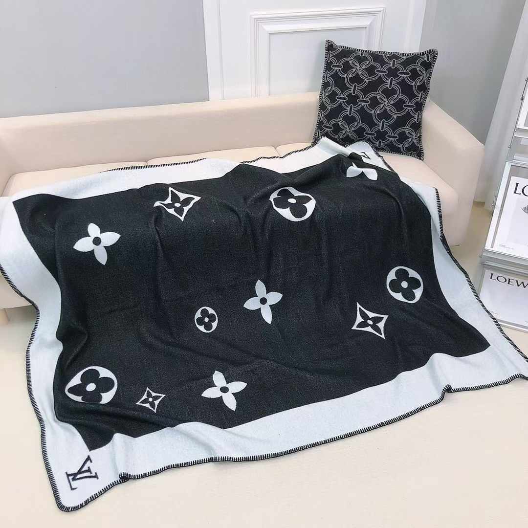 MONOGRAMĂ ÎN CAROURI