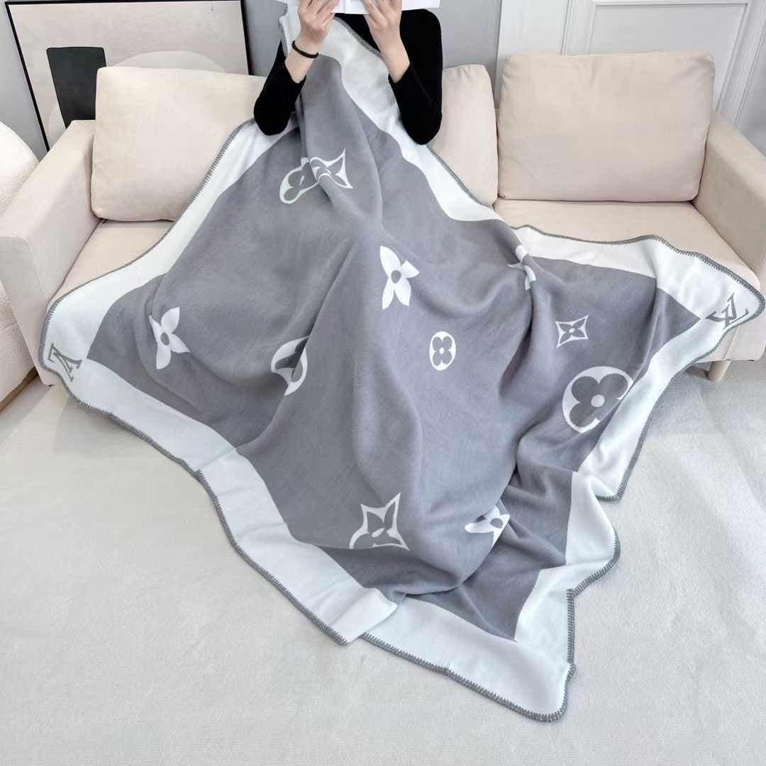 MONOGRAMĂ ÎN CAROURI